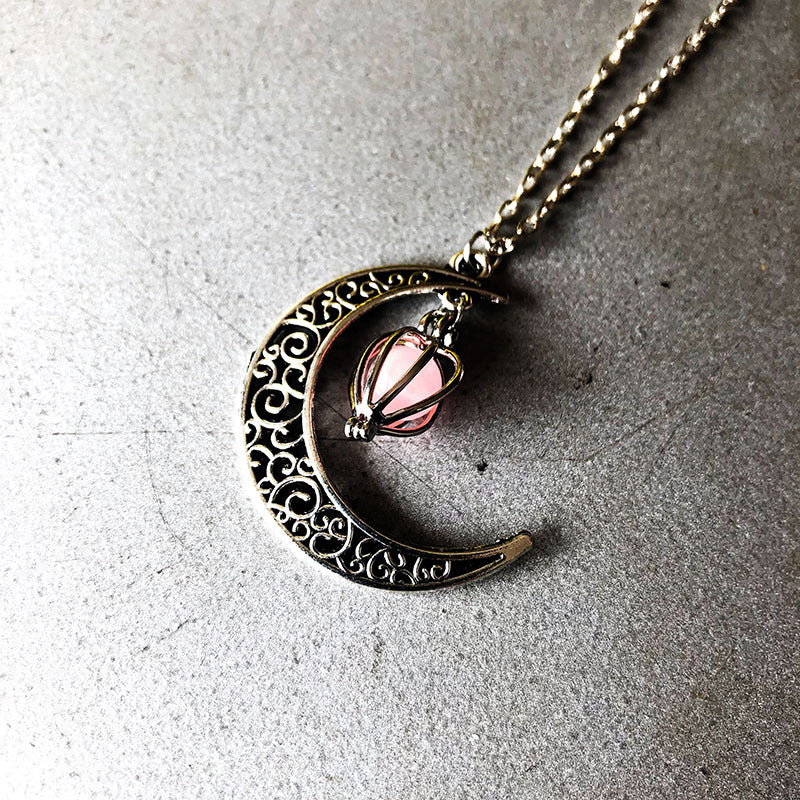 Hollow Moon Heart-shaped Luminous Necklace