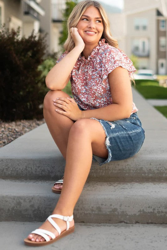 Lightweight fabric keeps you cool and comfortable all day.