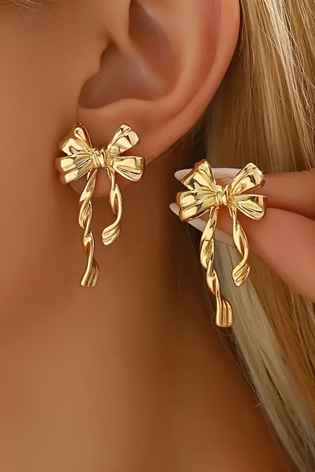 Sweet, simple, and effortlessly chic. These gold bow knot stud earrings are the kind of accessory that adds a touch of charm without saying a word. With their delicate design and polished finish, they’re perfect for everyday wear or adding a little sparkle to a special moment.