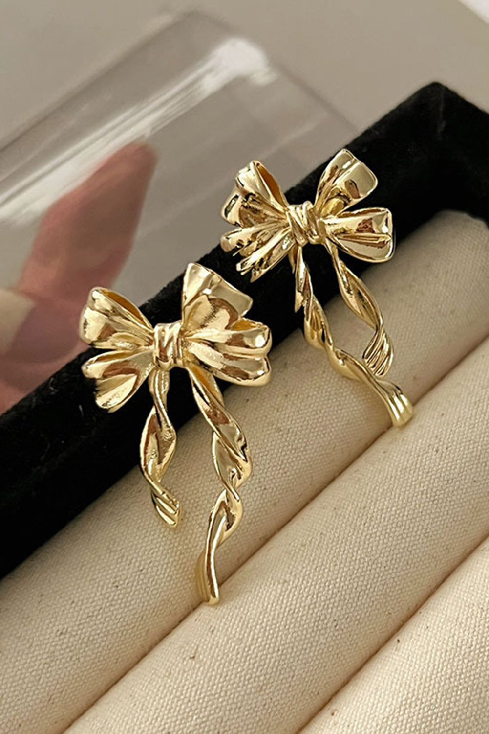 Sweet, simple, and effortlessly chic. These gold bow knot stud earrings are the kind of accessory that adds a touch of charm without saying a word. With their delicate design and polished finish, they’re perfect for everyday wear or adding a little sparkle to a special moment.