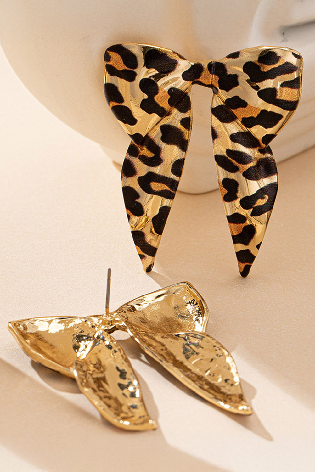 Fierce meets feminine. These statement earrings are where wild style and delicate charm collide. Featuring a bold leopard print wrapped into a graceful bow knot shape, finished in gleaming gold-plated alloy, they’re the perfect blend of edgy and sweet.