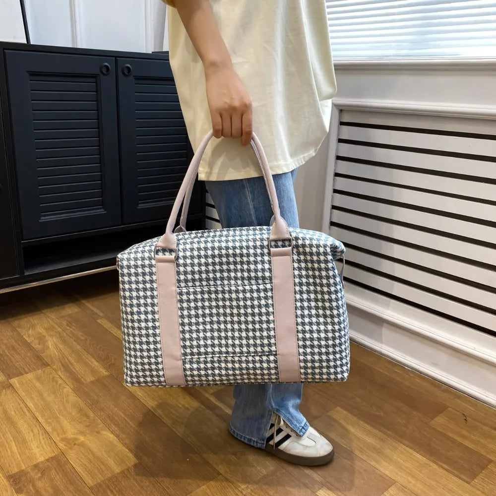 Green and white houndstooth handbag with light beige handles and rounded edges, placed near books and a striped box. Soft, structured, and stylish—ideal for everyday or semi-formal use.