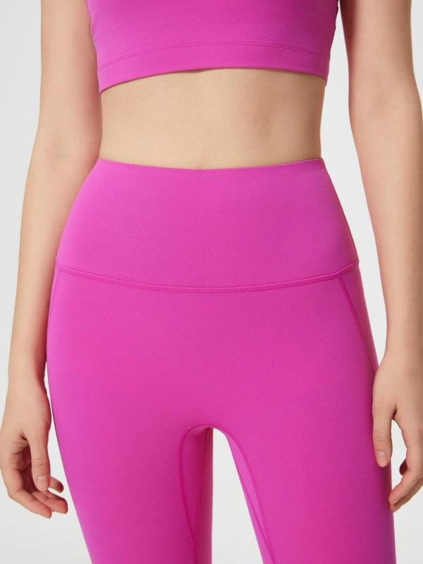 These leggings don’t just fit—they flatter. The JupiterGear Wide Waistband Leggings are your secret weapon for looking fierce and feeling unstoppable. Designed with a high-rise, wide waistband that smooths, shapes, and stays put, they’re built for movement and made for compliments.