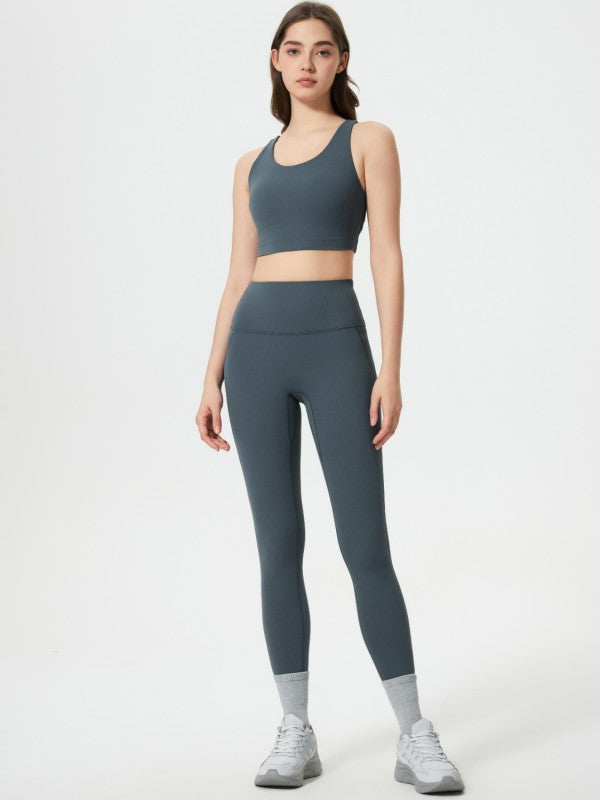These leggings don’t just fit—they flatter. The JupiterGear Wide Waistband Leggings are your secret weapon for looking fierce and feeling unstoppable. Designed with a high-rise, wide waistband that smooths, shapes, and stays put, they’re built for movement and made for compliments.