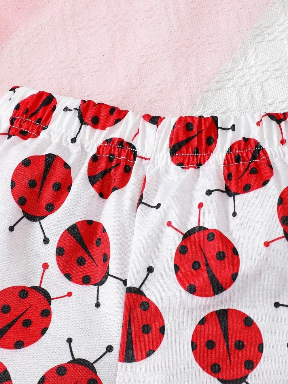 Baby outfit set with ladybug print: short-sleeve top and matching bottoms in soft fabric (sizes 6 months to 3 years)