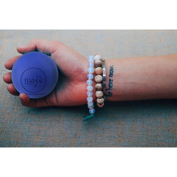 Maji Sports trigger point massage ball made of natural rubber, 63.5 mm diameter, for targeted muscle knot relief