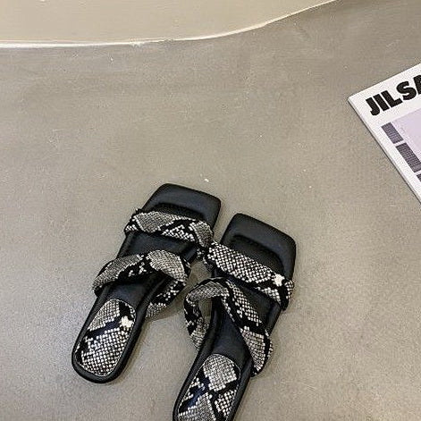 French Minority Sandals Flat shoes Sense of design Sandals 2023 new pattern Leopard Print
