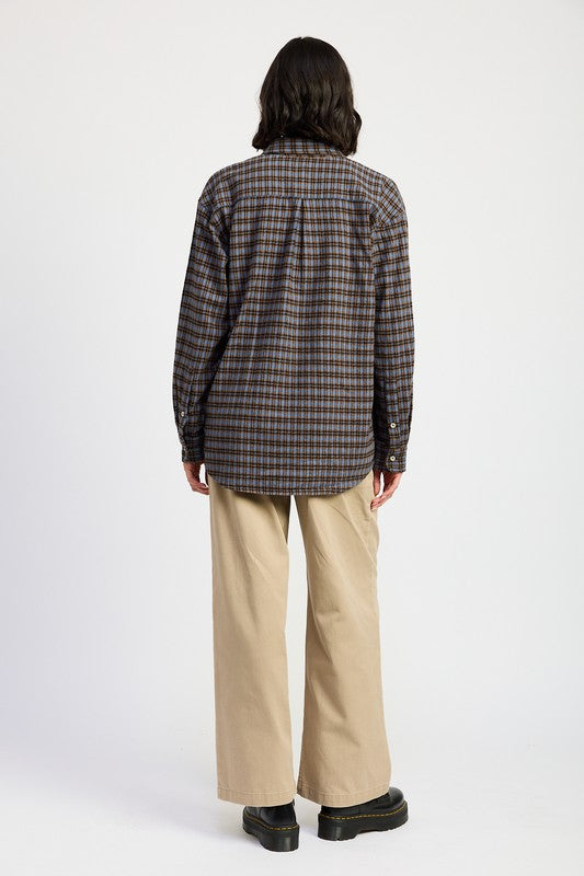 Easy to pair with jeans, leggings, or shorts. Back view