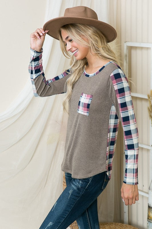 The crewneck design pairs perfectly with the contrasting plaid print detailing.