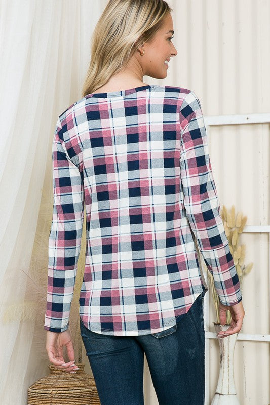Oversized fit meets structured plaid contrast—comfortable yet eye-catching.