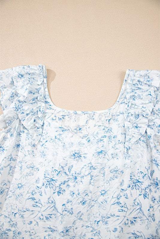 Pair with light-wash jeans or white pants for a fresh, effortless outfit. (styling suggestion)