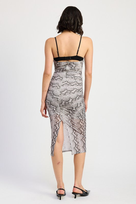 Ruched bodycon midi dress in stretch fabric, fitted silhouette with gathered detailing—ideal for evening wear or nights out