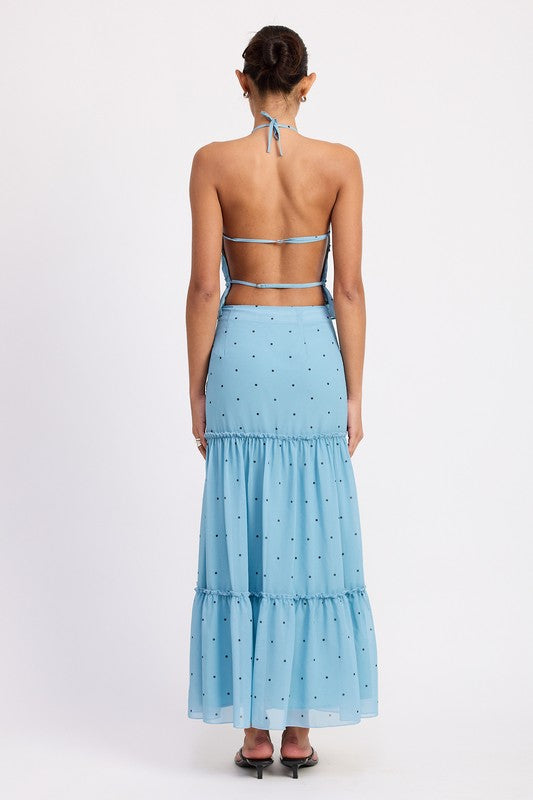 Sleeveless cut keeps arms free and enhances comfort.