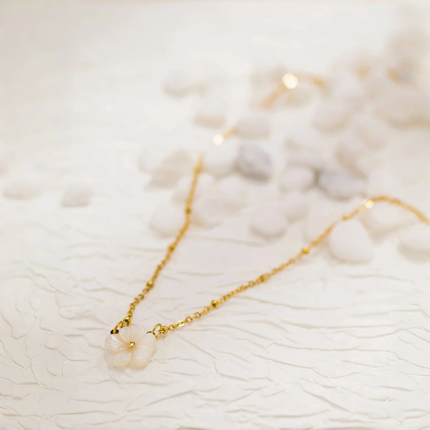 UHBINYCA Elegant Flower Shell Necklace for Women, Stainless Steel Chain Colorfast Jewelry