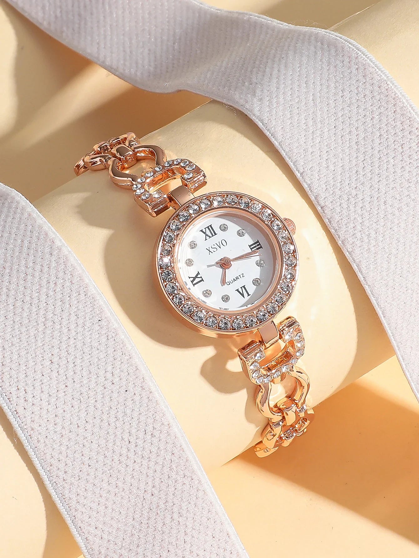 Exquisite Diamond Point Scale Dial Simple Steel Belt Quartz Watch