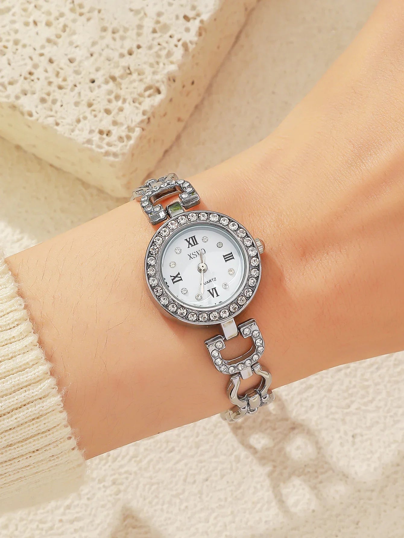 Exquisite Diamond Point Scale Dial Simple Steel Belt Quartz Watch