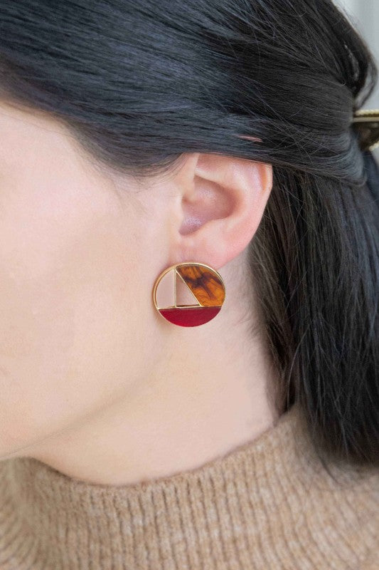 Art meets attitude. The Stained Desire Circle Earrings are a celebration of color, shape, and emotion. Featuring bold circular silhouettes with stained-glass-inspired patterns, these earrings are designed to turn heads and spark conversation—perfect for gallery strolls, rooftop dinners, or everyday self-expression.