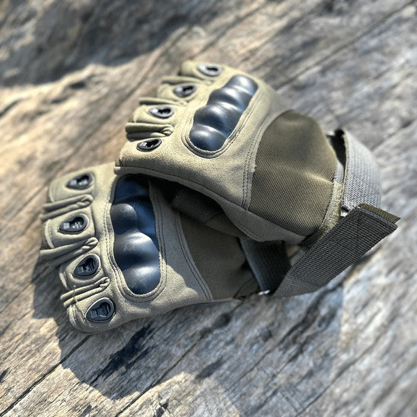 Built for battle and designed for dexterity, these Tactical Military Fingerless Airsoft Gloves are your go-to gear for airsoft, paintball, tactical training, and outdoor missions. With reinforced knuckles and breathable materials, they deliver the perfect balance of protection, flexibility, and grip—without sacrificing speed.