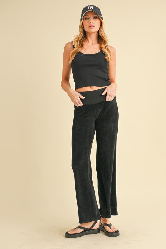 Say hello to your new favorite pants—sleek, flattering, and ready for anything. The Women’s Gini Pants are designed to move with you, whether you're powering through meetings, strolling the city, or kicking back in style. With a tailored silhouette and just the right amount of stretch, these pants are the definition of polished ease.
