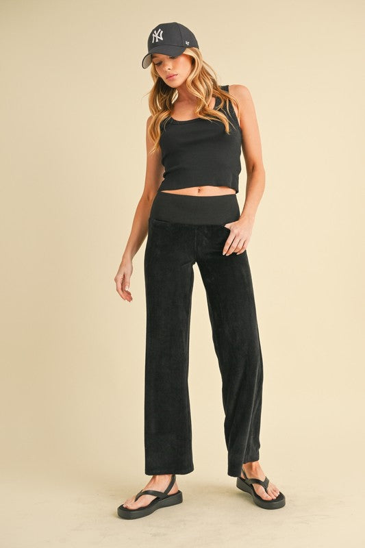 Say hello to your new favorite pants—sleek, flattering, and ready for anything. The Women’s Gini Pants are designed to move with you, whether you're powering through meetings, strolling the city, or kicking back in style. With a tailored silhouette and just the right amount of stretch, these pants are the definition of polished ease.