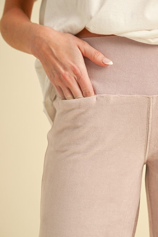 Say hello to your new favorite pants—sleek, flattering, and ready for anything. The Women’s Gini Pants are designed to move with you, whether you're powering through meetings, strolling the city, or kicking back in style. With a tailored silhouette and just the right amount of stretch, these pants are the definition of polished ease.