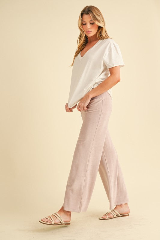 Say hello to your new favorite pants—sleek, flattering, and ready for anything. The Women’s Gini Pants are designed to move with you, whether you're powering through meetings, strolling the city, or kicking back in style. With a tailored silhouette and just the right amount of stretch, these pants are the definition of polished ease.