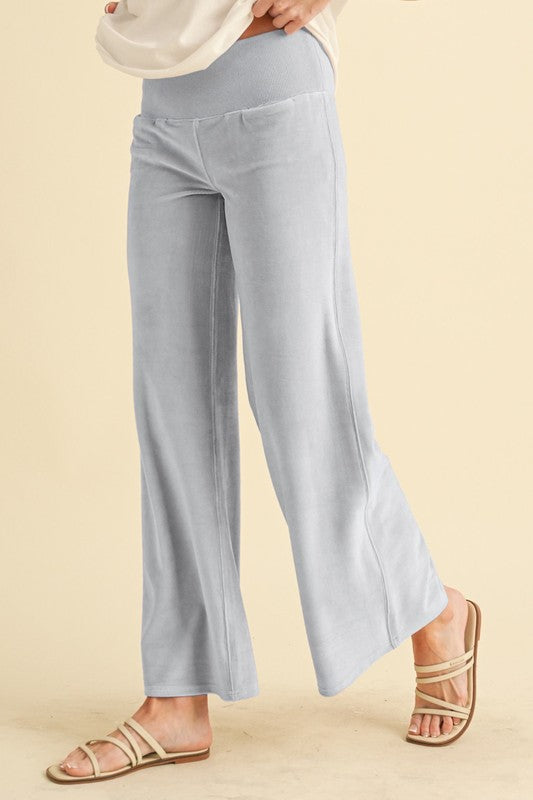 Say hello to your new favorite pants—sleek, flattering, and ready for anything. The Women’s Gini Pants are designed to move with you, whether you're powering through meetings, strolling the city, or kicking back in style. With a tailored silhouette and just the right amount of stretch, these pants are the definition of polished ease.