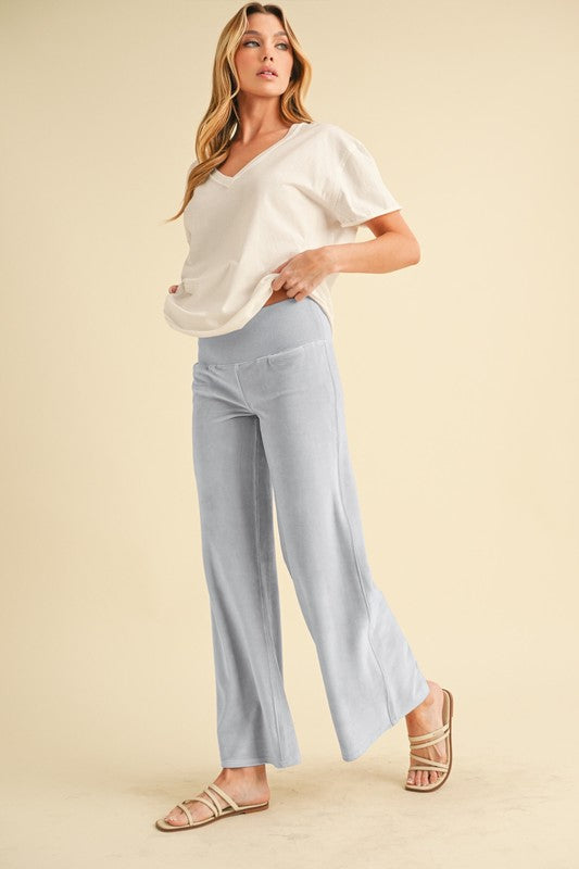 Say hello to your new favorite pants—sleek, flattering, and ready for anything. The Women’s Gini Pants are designed to move with you, whether you're powering through meetings, strolling the city, or kicking back in style. With a tailored silhouette and just the right amount of stretch, these pants are the definition of polished ease.