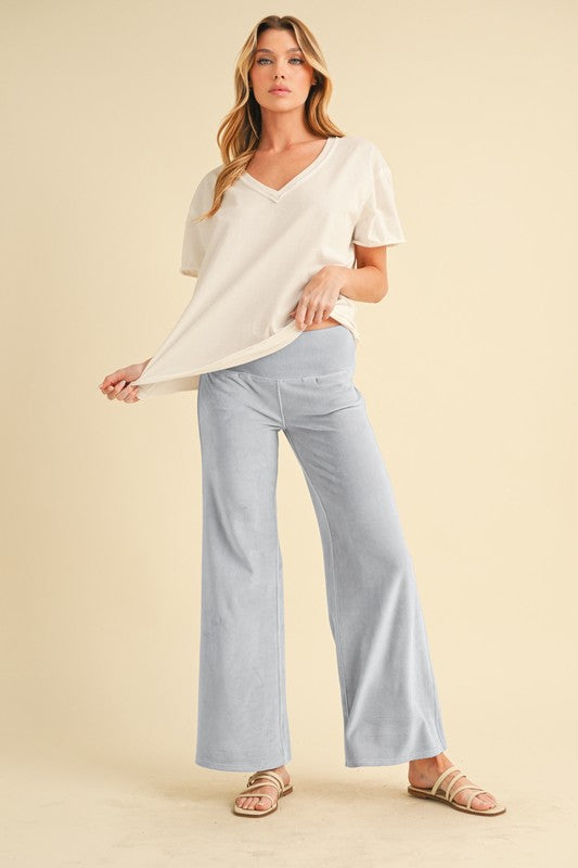 Say hello to your new favorite pants—sleek, flattering, and ready for anything. The Women’s Gini Pants are designed to move with you, whether you're powering through meetings, strolling the city, or kicking back in style. With a tailored silhouette and just the right amount of stretch, these pants are the definition of polished ease.