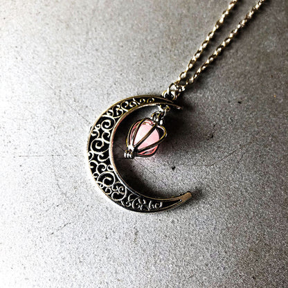 Hollow Moon Heart-shaped Luminous Necklace