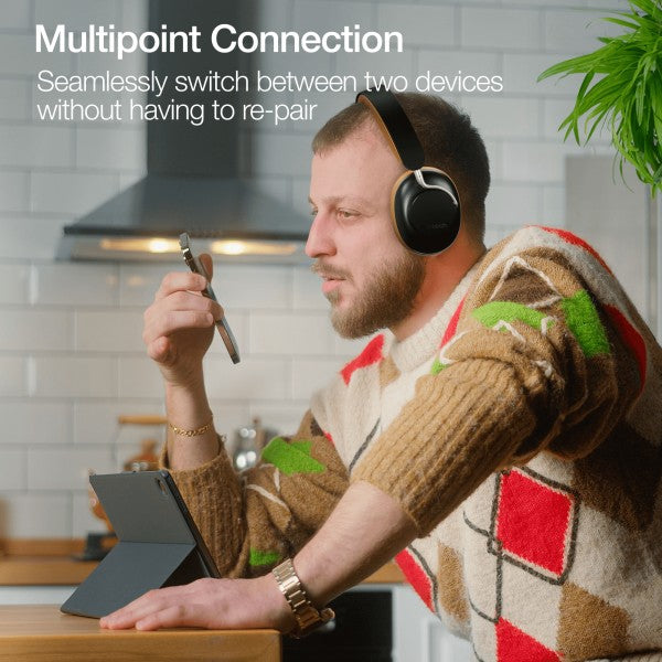Aura 360 Headphones seamslessly swith between two devices 