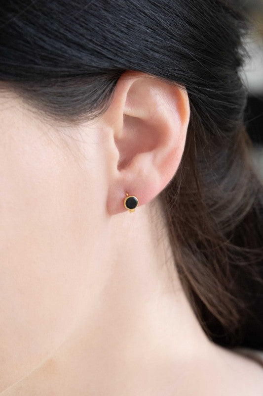 These Sunset Hoop Earrings blend warm ombré tones and shimmering accents to evoke the magic of twilight. Whether you're dressing for a beach party, a rooftop dinner, or just want to glow like the sky at dusk, these hoops bring the heat.
