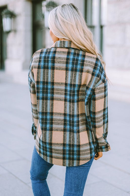 Dual chest pockets for a functional and stylish look.
