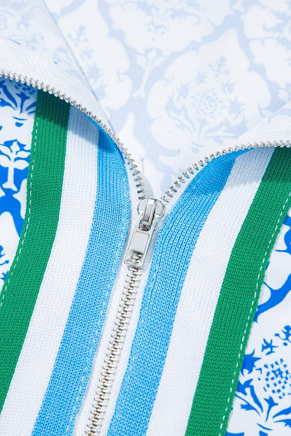 Tunic length—longer hem helps it pair well with leggings, skinny jeans, or shorts. 