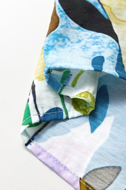 Statement top that brings color and comfort in one piece.