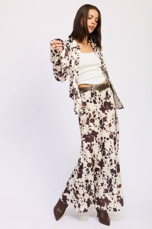 Loose relaxed fit that drapes effortlessly over the body. 