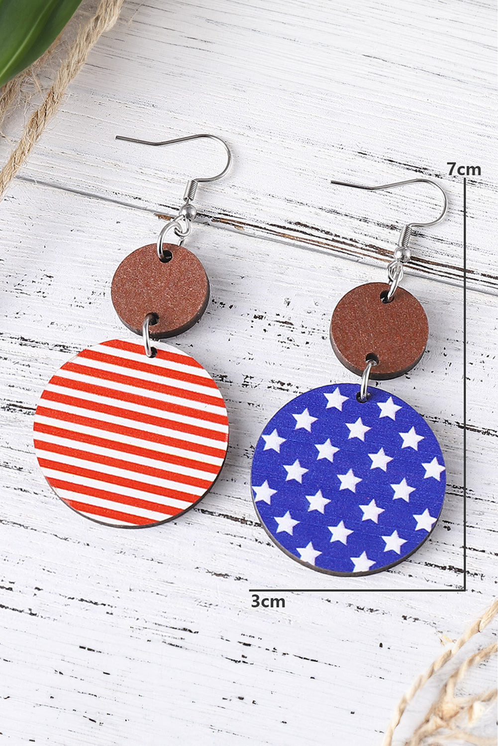 elebrate freedom with flair. These handcrafted wooden earrings are a bold nod to patriotic style, featuring a dark blue base adorned with a charming American flag design. Lightweight and full of spirit, they’re perfect for BBQs, parades, fireworks—or just showing off your love for the red, white, and blue.