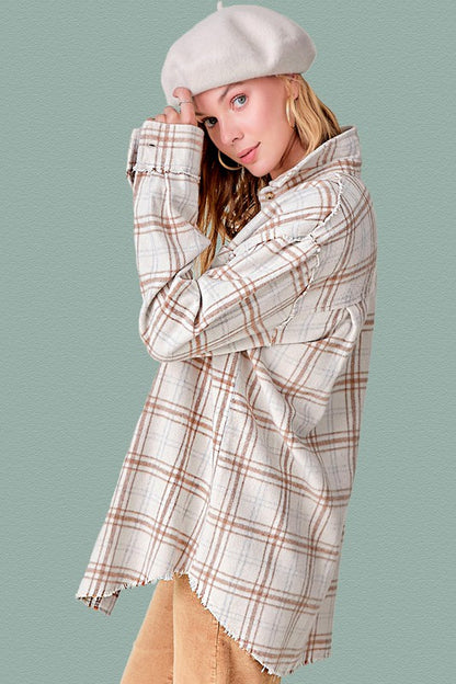 Timeless plaid pattern gives a classic and versatile style. 