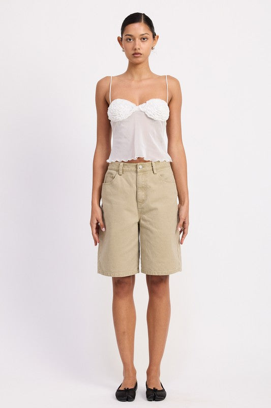 Slender strap adjustability ensures comfort for different shoulder heights.