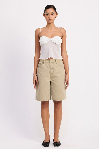 Slender strap adjustability ensures comfort for different shoulder heights.