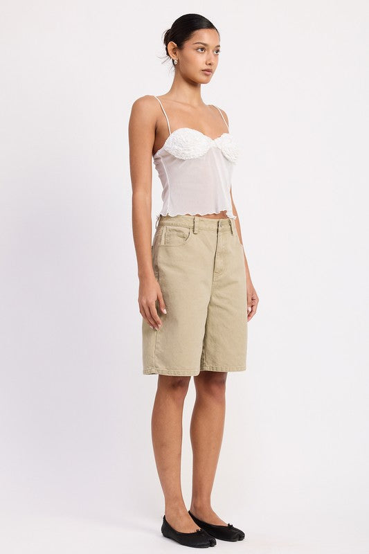 Soft floral pattern lends a feminine and delicate touch. 