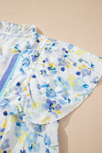 Loose, relaxed cut that works well with both fitted and loose bottoms. 