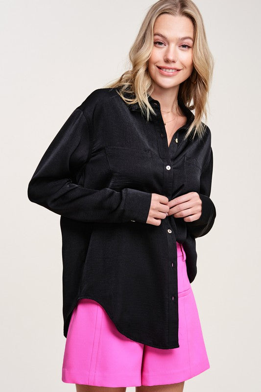 Fits multiple body types due to its relaxed cut.