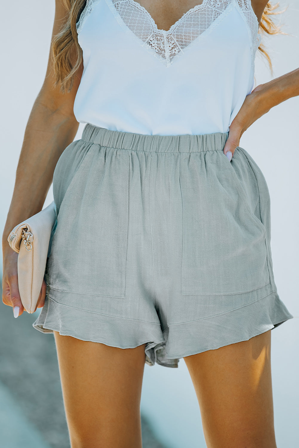 Sweet meets chic. These high-waisted ruffle shorts are the perfect blend of feminine charm and everyday comfort. With a flattering silhouette and practical pockets, they’re ready for brunch dates, beach strolls, or casual days out.