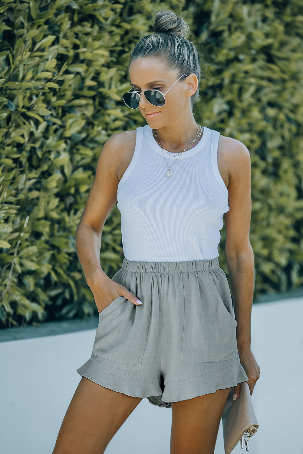 Sweet meets chic. These high-waisted ruffle shorts are the perfect blend of feminine charm and everyday comfort. With a flattering silhouette and practical pockets, they’re ready for brunch dates, beach strolls, or casual days out.