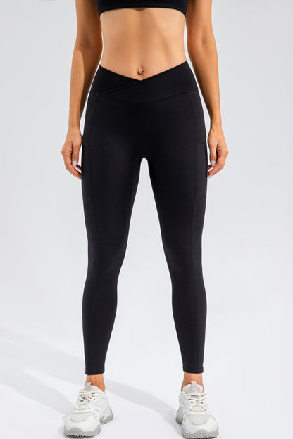 Sculpted fit. Serious function. The JupiterGear High-Waisted Leggings with Pockets are your new everyday MVP—made to move, built to flatter, and ready to hold your essentials. With a sleek high-rise waistband and deep side pockets, these leggings are as practical as they are polished.