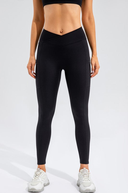 Sculpted fit. Serious function. The JupiterGear High-Waisted Leggings with Pockets are your new everyday MVP—made to move, built to flatter, and ready to hold your essentials. With a sleek high-rise waistband and deep side pockets, these leggings are as practical as they are polished.