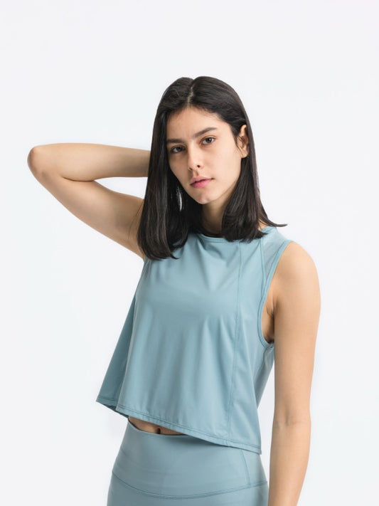 Flattering fit. Effortless style. The JupiterGear Round-Neck Cropped Tank is your new go-to for workouts, layering, and laid-back days. With a clean round neckline and a cropped silhouette that hits just right, this tank blends sporty function with everyday fashion.