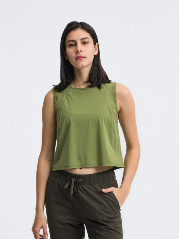Flattering fit. Effortless style. The JupiterGear Round-Neck Cropped Tank is your new go-to for workouts, layering, and laid-back days. With a clean round neckline and a cropped silhouette that hits just right, this tank blends sporty function with everyday fashion.