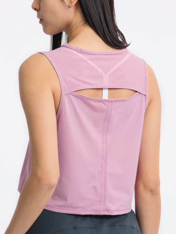 Flattering fit. Effortless style. The JupiterGear Round-Neck Cropped Tank is your new go-to for workouts, layering, and laid-back days. With a clean round neckline and a cropped silhouette that hits just right, this tank blends sporty function with everyday fashion.